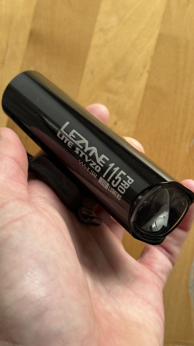 Lezyne STVZO PRO 115 přední světlo