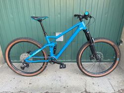 Nové carbonové kolo CUBE STEREO 140 HPC Race 27,5 Ram M