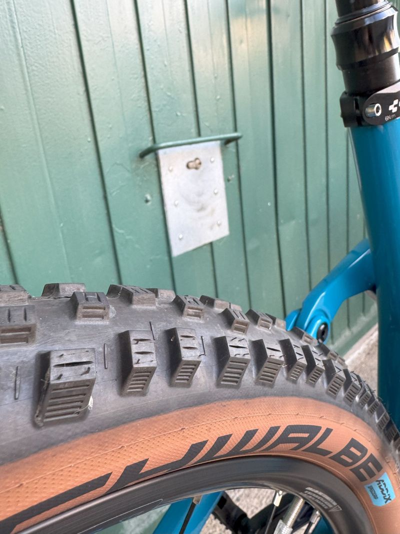 Nové carbonové kolo CUBE STEREO 140 HPC Race 27,5 Ram M