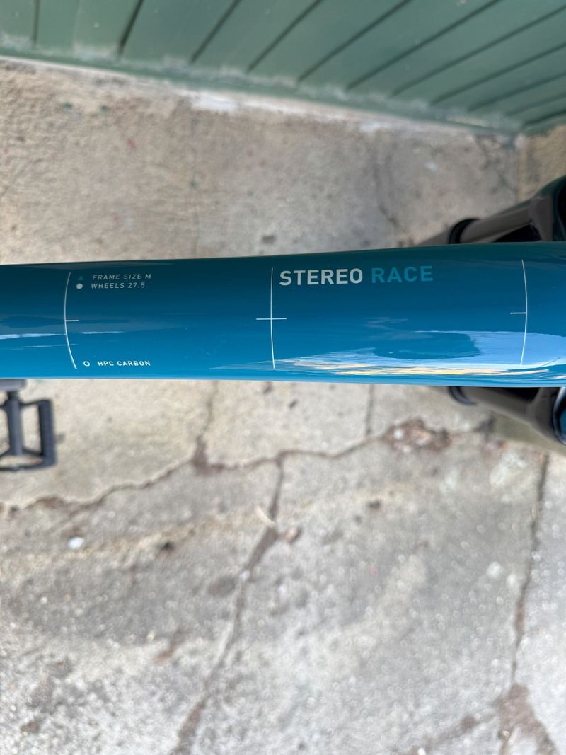 Nové carbonové kolo CUBE STEREO 140 HPC Race 27,5 Ram M