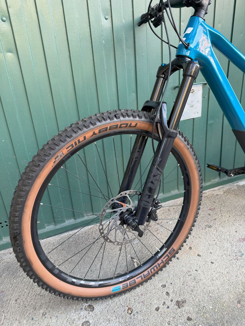Nové carbonové kolo CUBE STEREO 140 HPC Race 27,5 Ram M