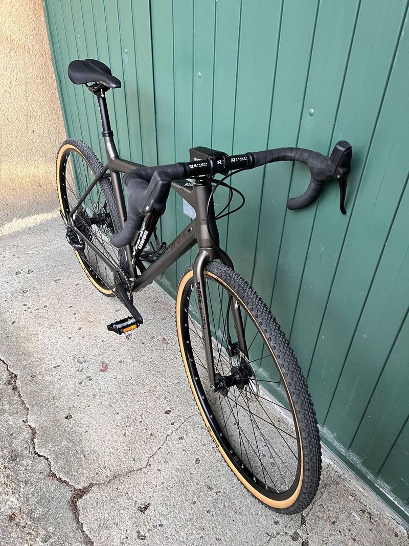 Gravel kolo Raymon ram M TOP STAV