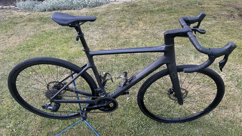 SILNIČNÍ KOLO SCOTT ADDICT 10 CARBON BLACK - velikost M - 54