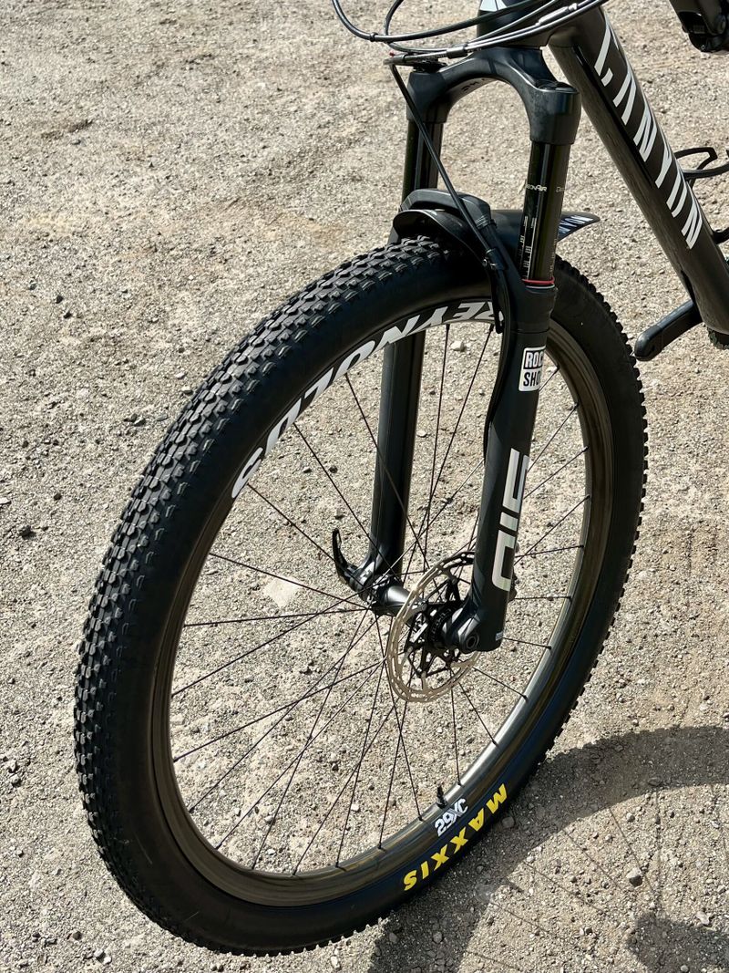 Prodám CANYON LUX CF SL 8 XX1 AXS Quarq