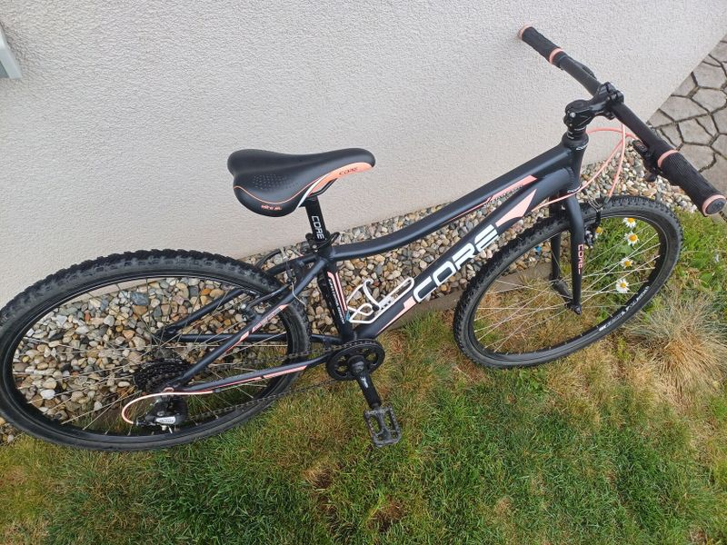 Dětské kolo CORE NIPPER 24 1x8s Black/Pink.