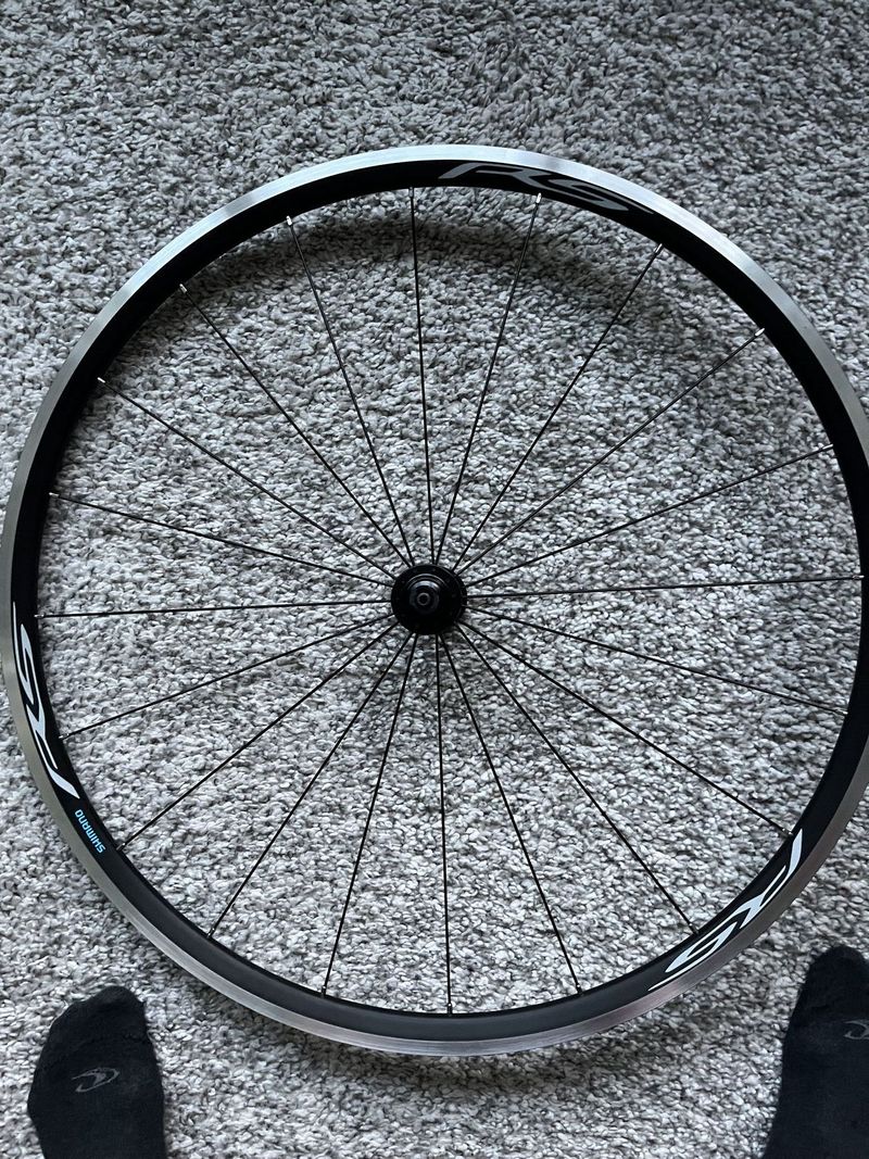 Nové přední silniční kolo shimano WH-RS 100
