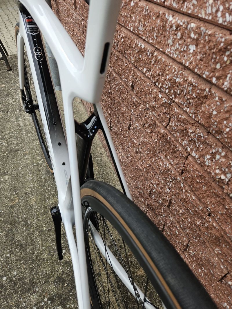 Trek Madone SL 6 Gen 8 , vel M/L 