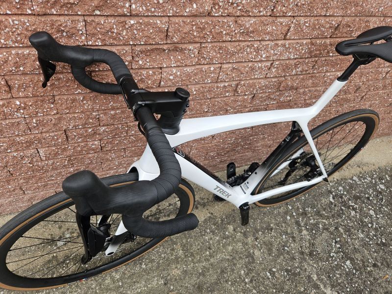 Trek Madone SL 6 Gen 8 , vel M/L 