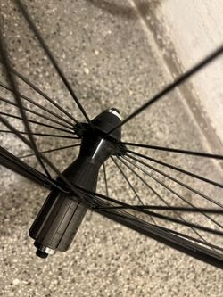 Sada silničních kol Giant a Shimano