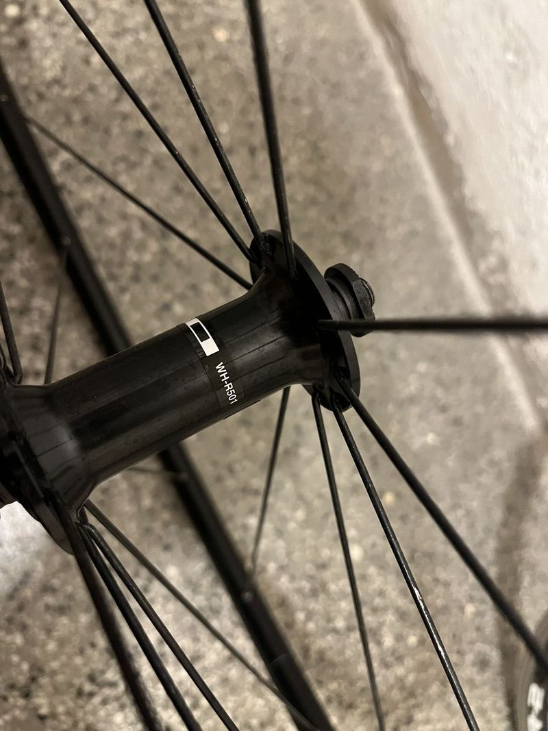 Sada silničních kol Giant a Shimano