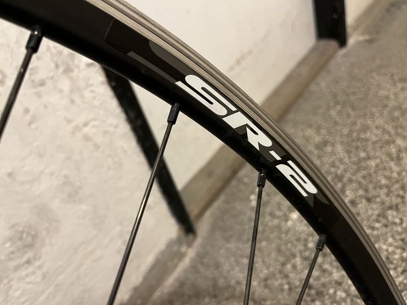 Sada silničních kol Giant a Shimano
