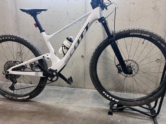 Prodám celoodpružené Horské kolo Scott Spark RC 2024 najeto do 500km neježděné velikost M