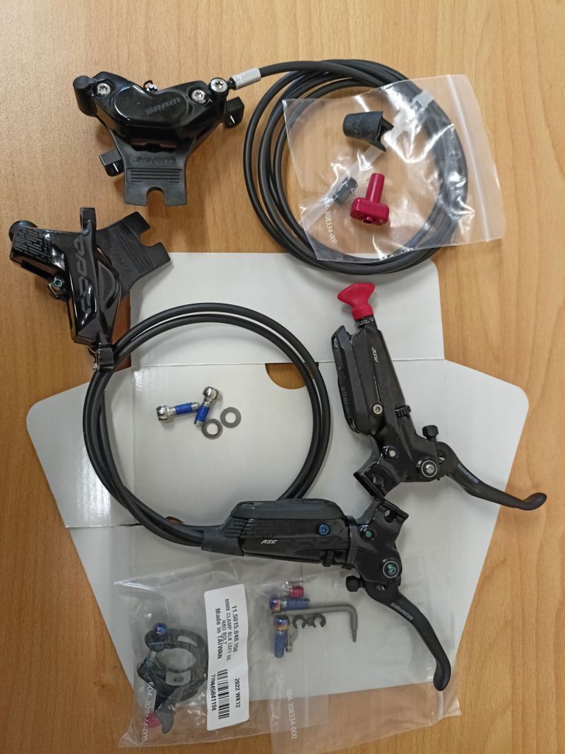 Pár nových brzd Sram Code RSC