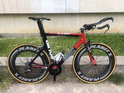Prodám silniční kolo na časovku a triatlon s vysokými ráfky