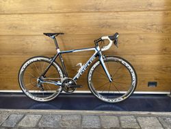 🔥🔥🔥 Focus Cayo vel. M, Shimano Ultegra, Mavic Cosmic, doprava ZDARMA + roční záruka na rám 🤝🤝