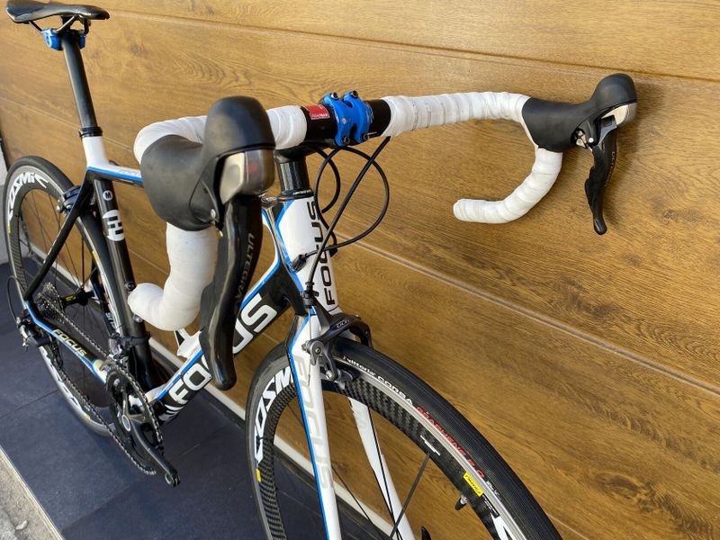 🔥🔥🔥 Focus Cayo vel. M, Shimano Ultegra, Mavic Cosmic, doprava ZDARMA + roční záruka na rám 🤝🤝