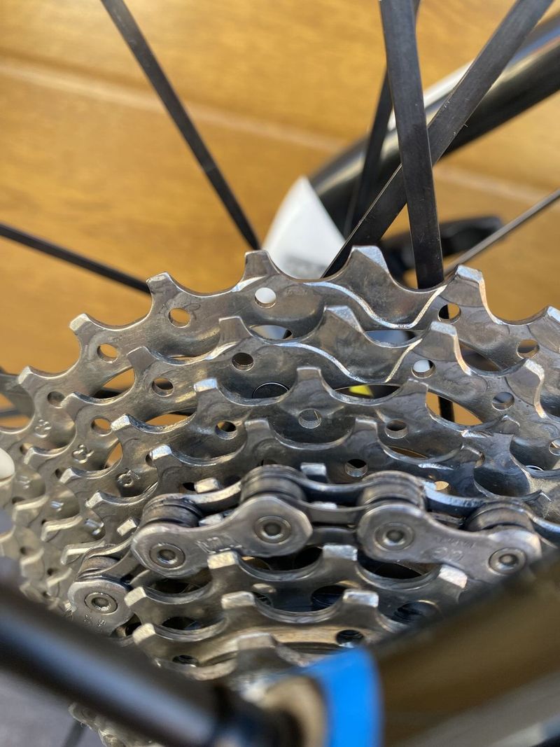 🔥🔥🔥 Focus Cayo vel. M, Shimano Ultegra, Mavic Cosmic, doprava ZDARMA + roční záruka na rám 🤝🤝