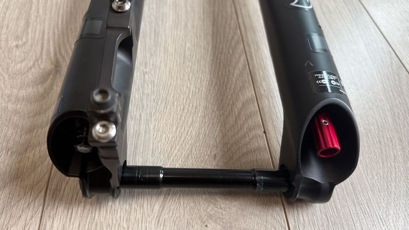 Odpružená vidlice MTB 29" FOX 34 RHYTHM FIT GRIP, zdvih 150mm, 15x110mm Boost, Tapered