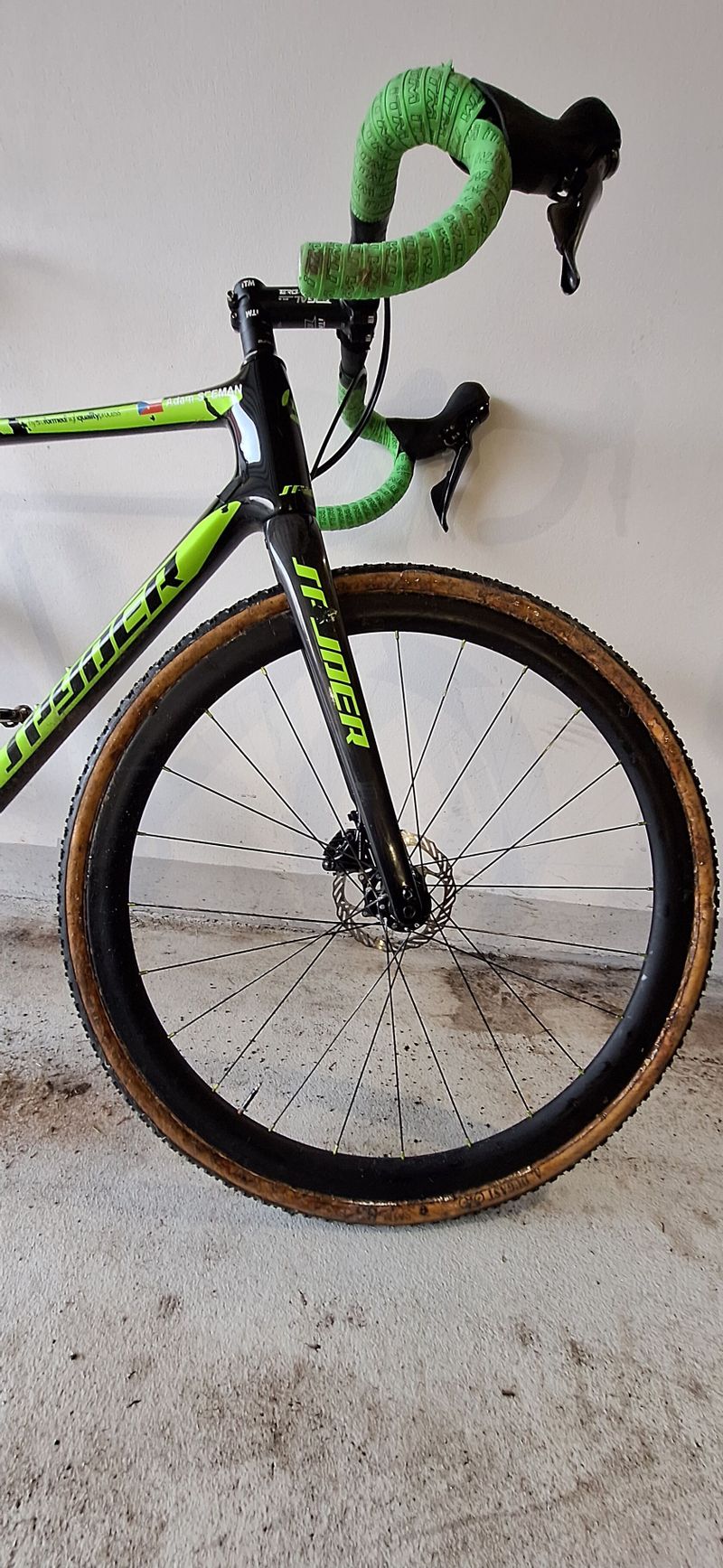 Závodní gravel/cyklokrosové kolo Spyder