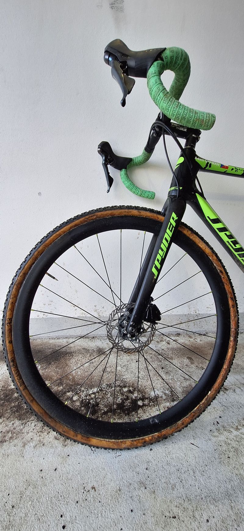 Závodní gravel/cyklokrosové kolo Spyder