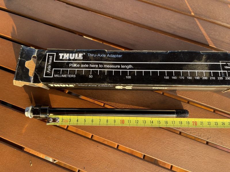 Prodám pevnou osu Thule Maxle (12 x 1.75)