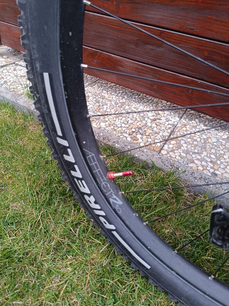 KARBONOVÉ ELEKTROKOLO BMC SPEEDFOX AMP TWO - vel. M