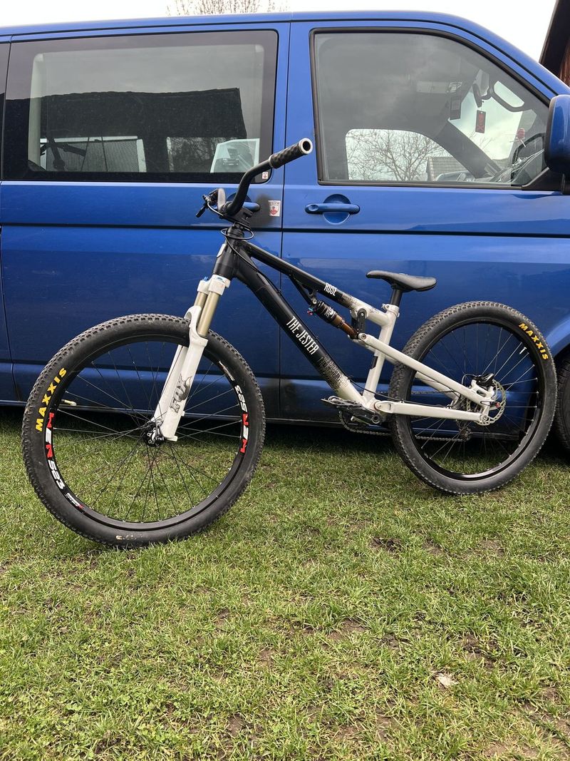 Slopestyle dirt kolo rose the jester 26 fox 32 