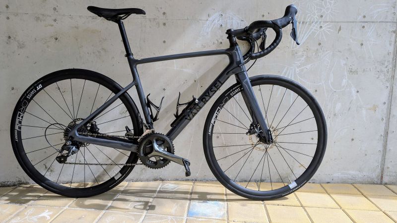 V záruce karbon Van Rysel + kola DT Swiss pro výšku 173 až 183 cm