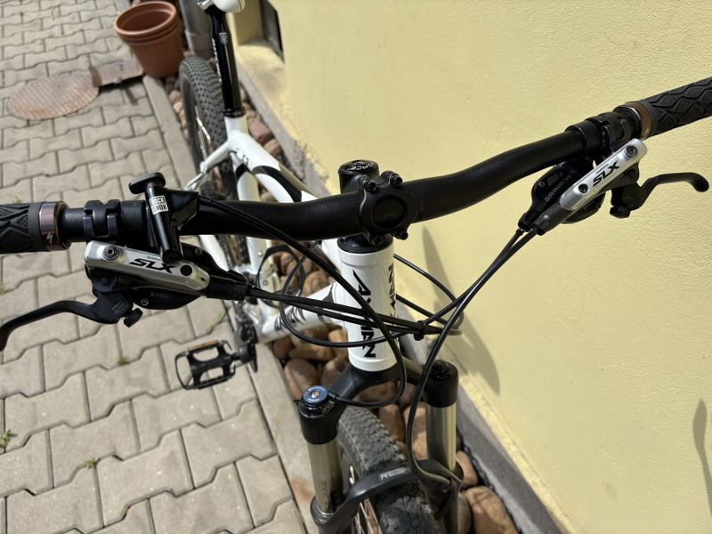 Horské kolo na rámu Axman C2, RS Reba
