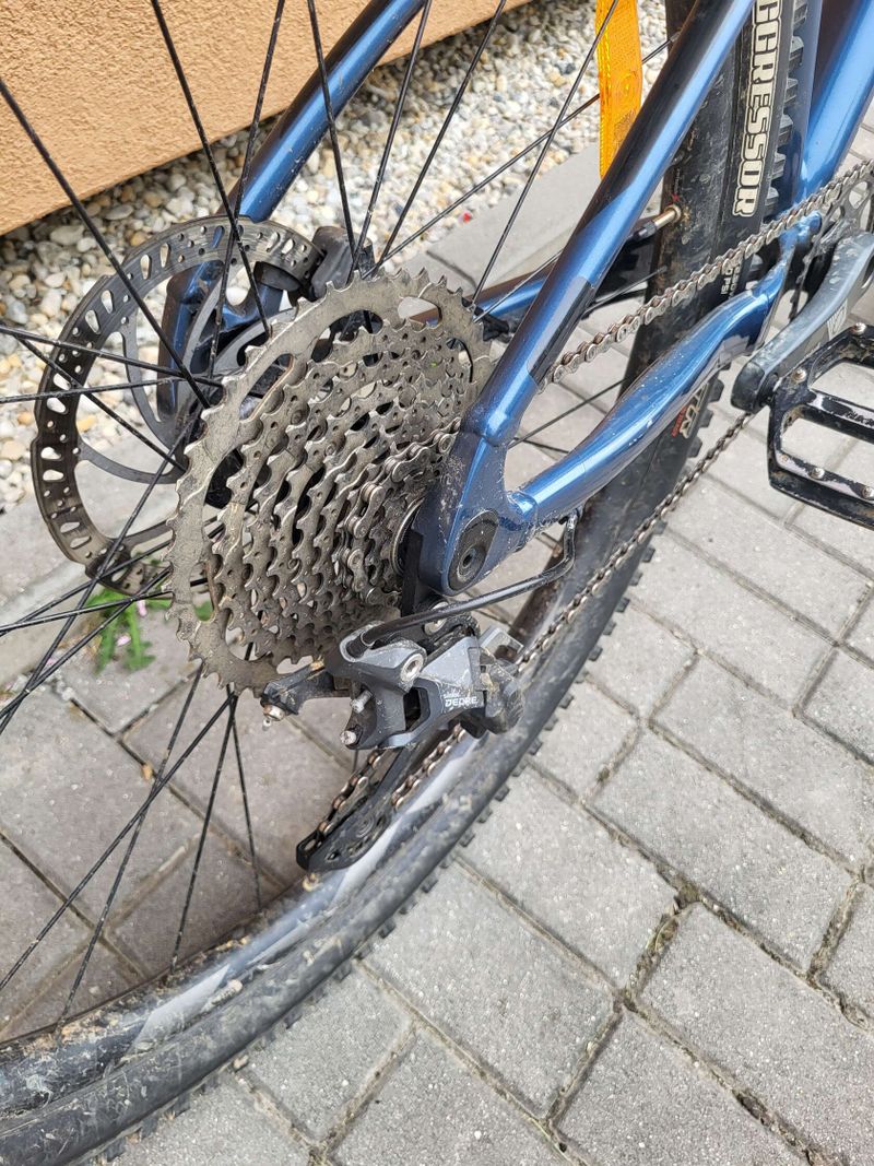Giant Fathom 2 2022 - Skvělý stav, bežně jeto