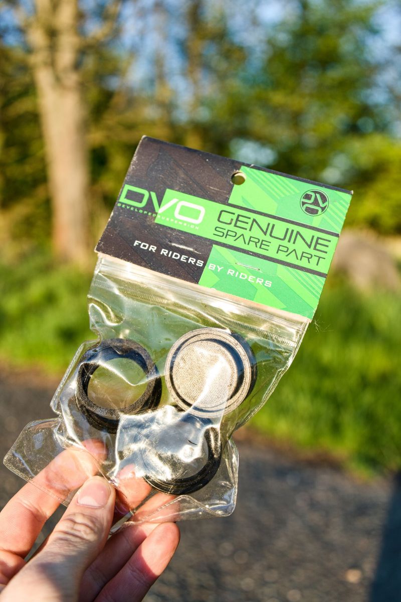 DVO Sapphire D1 spodní nohy 27,5 + nové prachovky + spacery