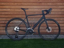 Carbon endurance/cestný kolo 2025, Shimano 105 2x12, M, 8kg