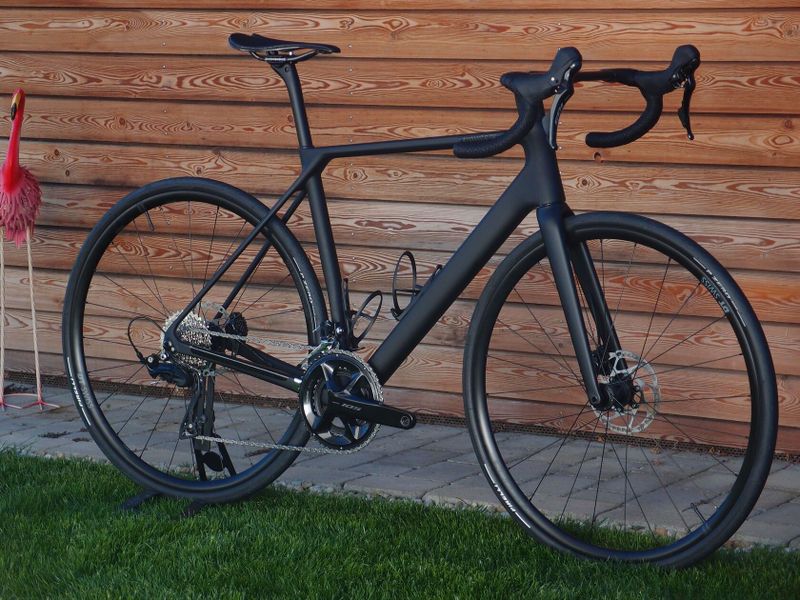 Carbon endurance/cestný kolo 2025, Shimano 105 2x12, M, 8kg