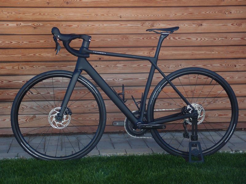 Carbon endurance/cestný kolo 2025, Shimano 105 2x12, M, 8kg