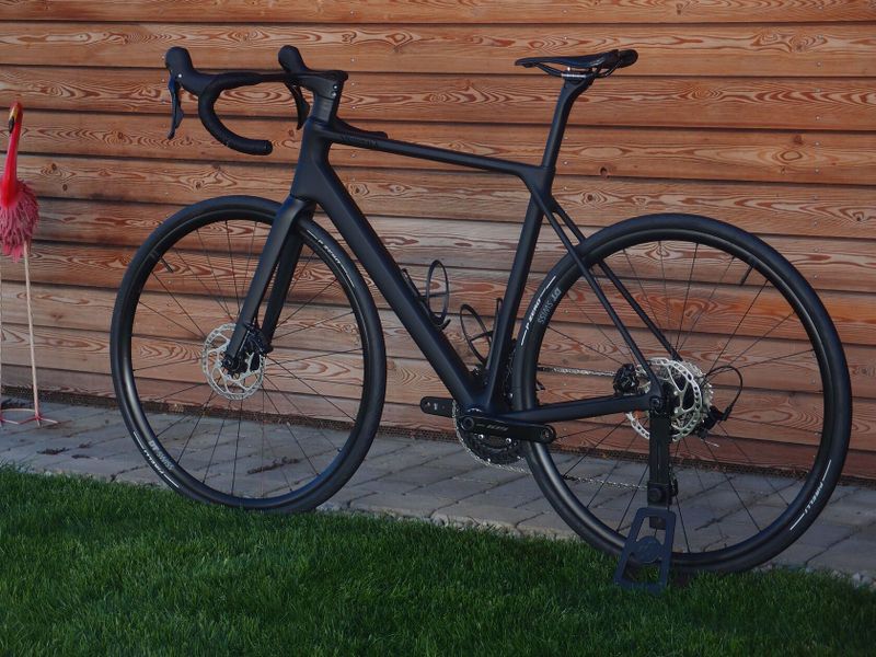 Carbon endurance/cestný kolo 2025, Shimano 105 2x12, M, 8kg