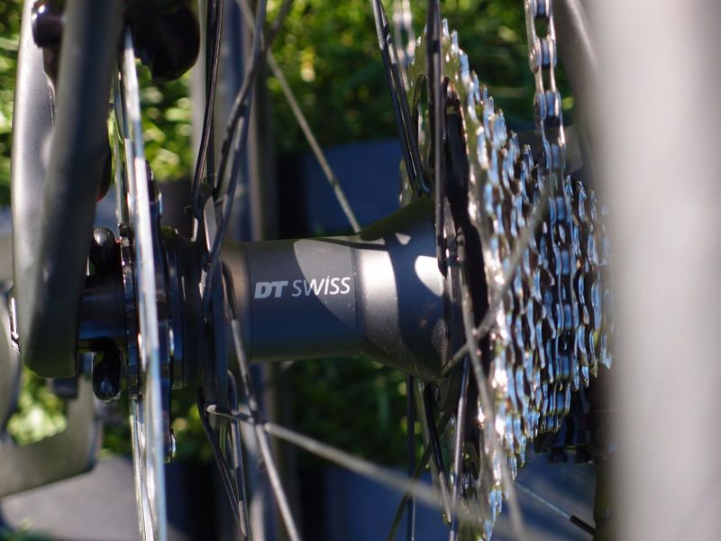 Carbon endurance/cestný kolo 2025, Shimano 105 2x12, M, 8kg