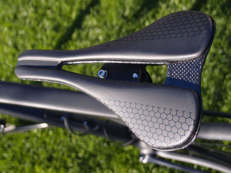 Carbon endurance/cestný kolo 2025, Shimano 105 2x12, M, 8kg