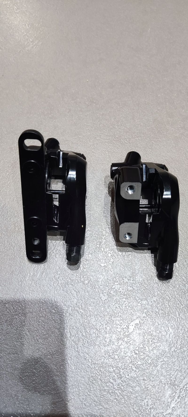Řadicí a brzdová páky Shimano 105, ST-R7020 + třmeny BR-R7070