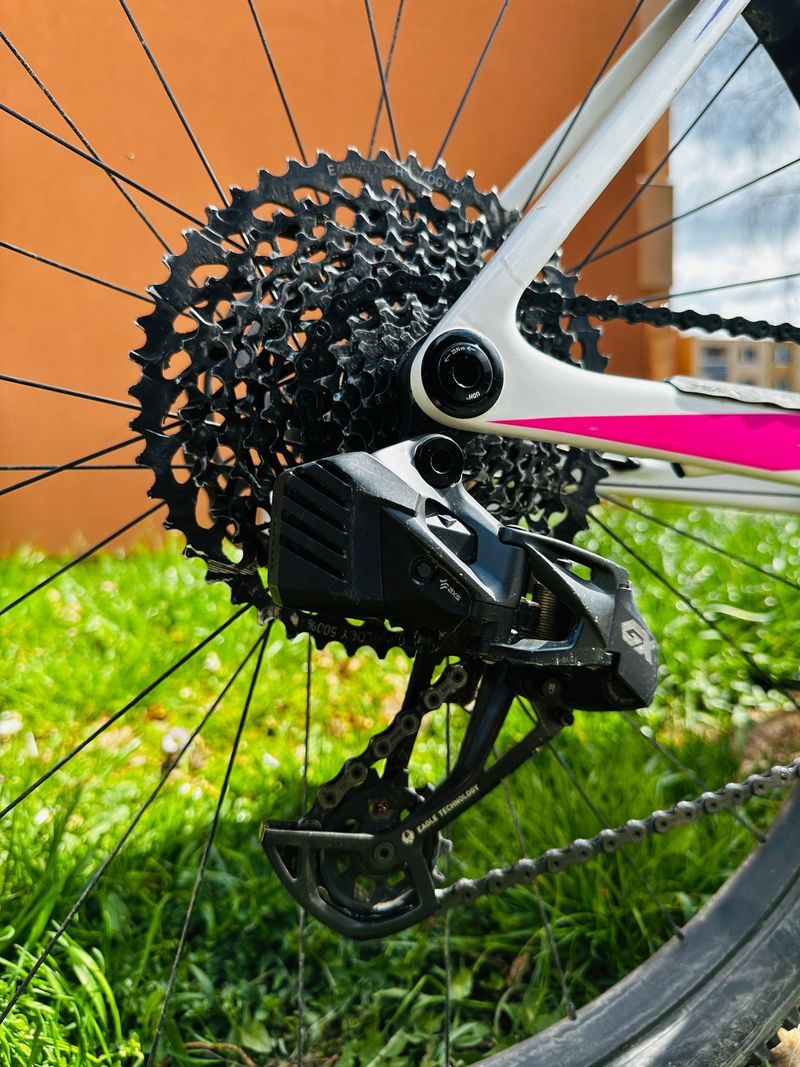 Prodám Canyon Exceed CF6 - 2 roky - VEL: M (velmi málo jeté