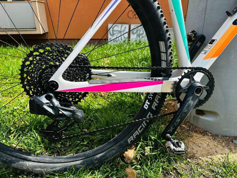 Prodám Canyon Exceed CF6 - 2 roky - VEL: M (velmi málo jeté