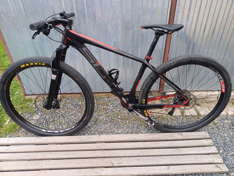 Carbon Superior 979 vel.M kola 29