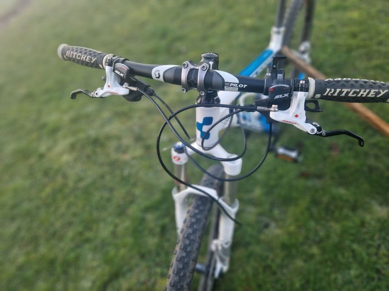 Dětské (dámské) horské kolo Cube LTD Race
