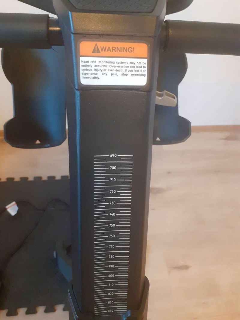 Cyklotrenažér z Decathlonu s účtenkou o zakoupení.