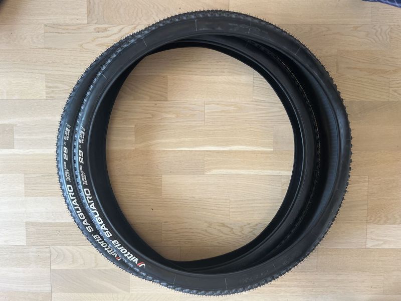 2ks Nove plaste Vittoria Saguaro TLR Full Black 29×2.25
