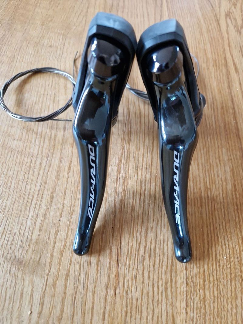 Řadicí a brzdové páky Shimano Dura Ace, ST-R9100 pár, Levá + Pravá