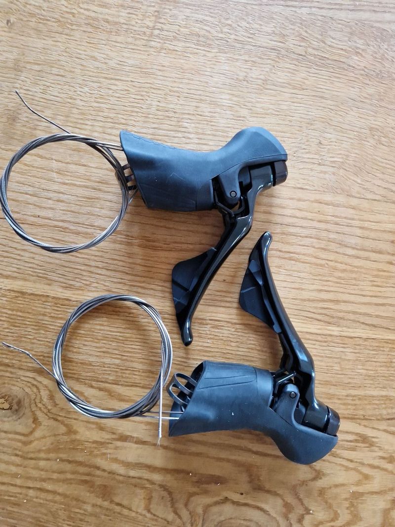 Řadicí a brzdové páky Shimano Dura Ace, ST-R9100 pár, Levá + Pravá