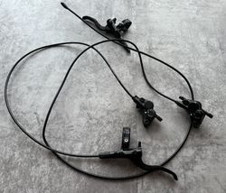 Kompletní 4-pístkové brzdy Shimano MT420