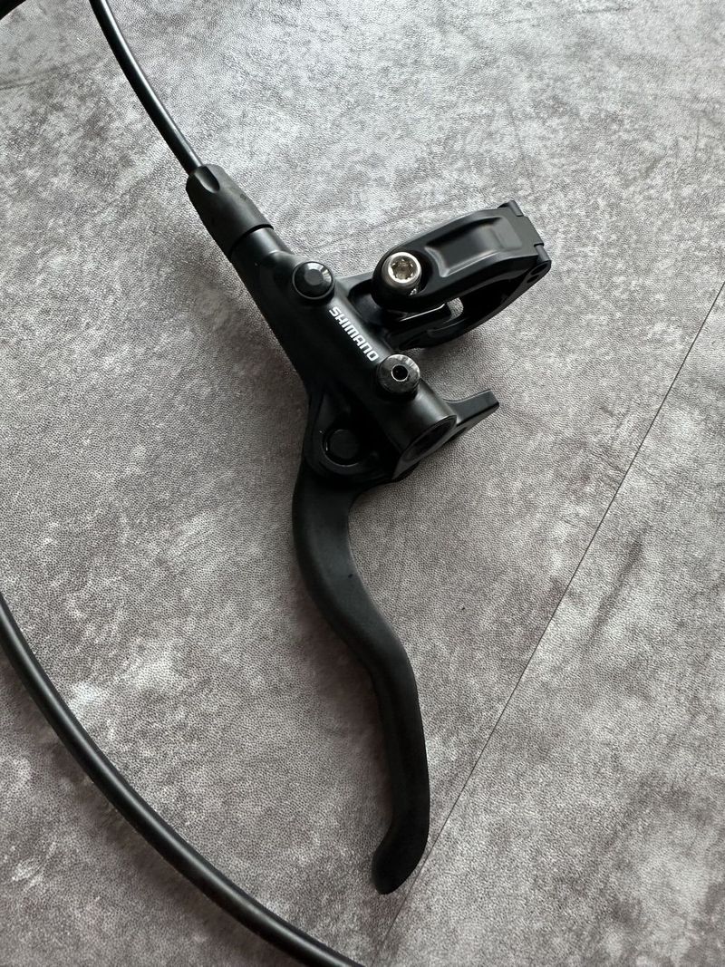Kompletní 4-pístkové brzdy Shimano MT420
