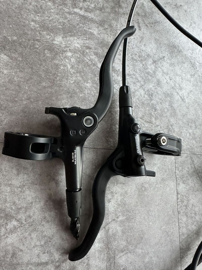 Kompletní 4-pístkové brzdy Shimano MT420