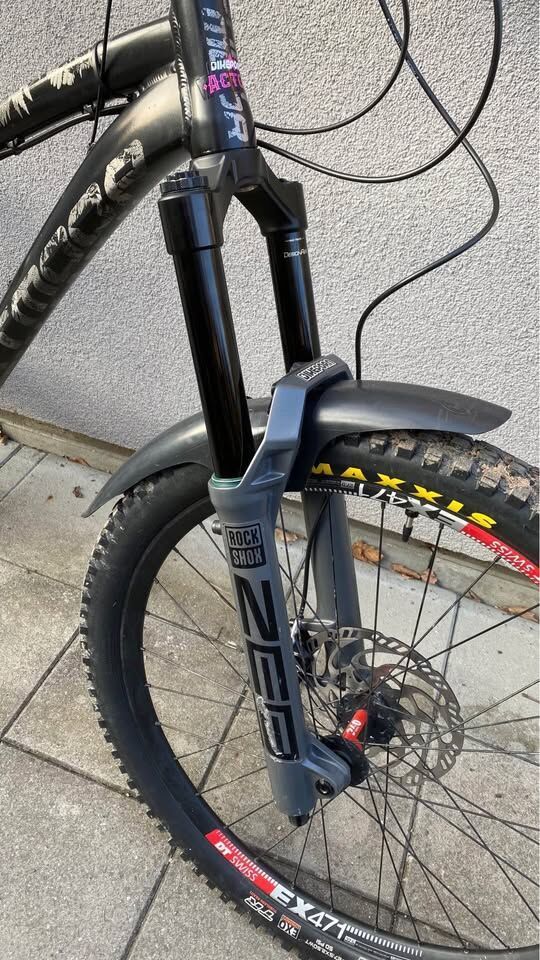 Rockshox zeb ultimate, 180mm, 27.5", charger 3